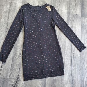 Black Dress with flowers 💐 ACCESSORIES NOT INCLUDED.